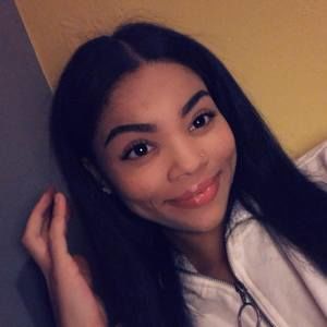 Meet your Posher, Mikayla